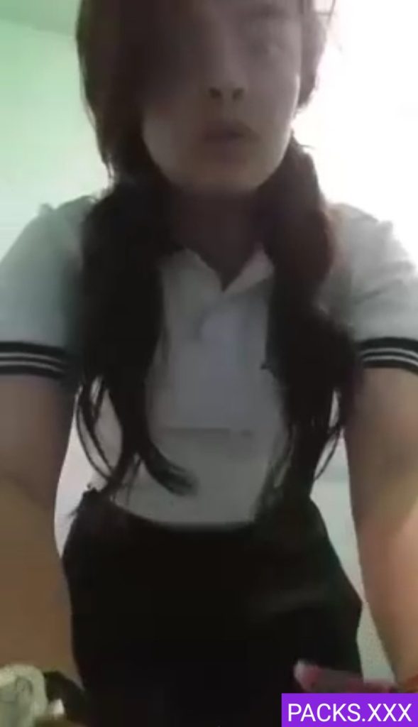 Morra colegiala se masturba muy rico 1