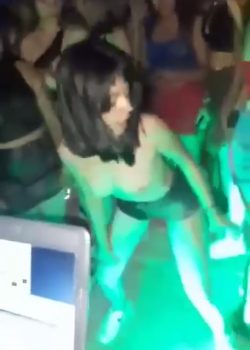 Morrita bailando desnuda + vídeo viral 4