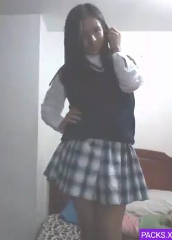 Bella colegiala y su rico pack 13