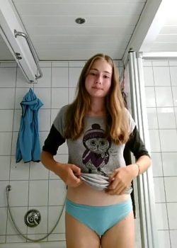Rubia Adolescente+ vídeo desnuda 8