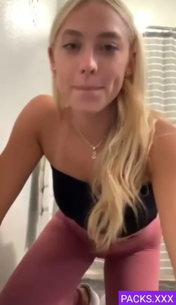 Rubia Buenarda Presumiendo Su Culito 1