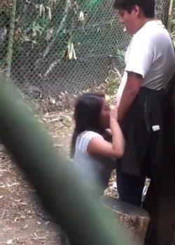 Jovencita acepta quitarle lo virgen a nuestro compa gordito 7