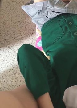 Colegiala Mamando, cogiendo, masturbándose y tragando leche 4