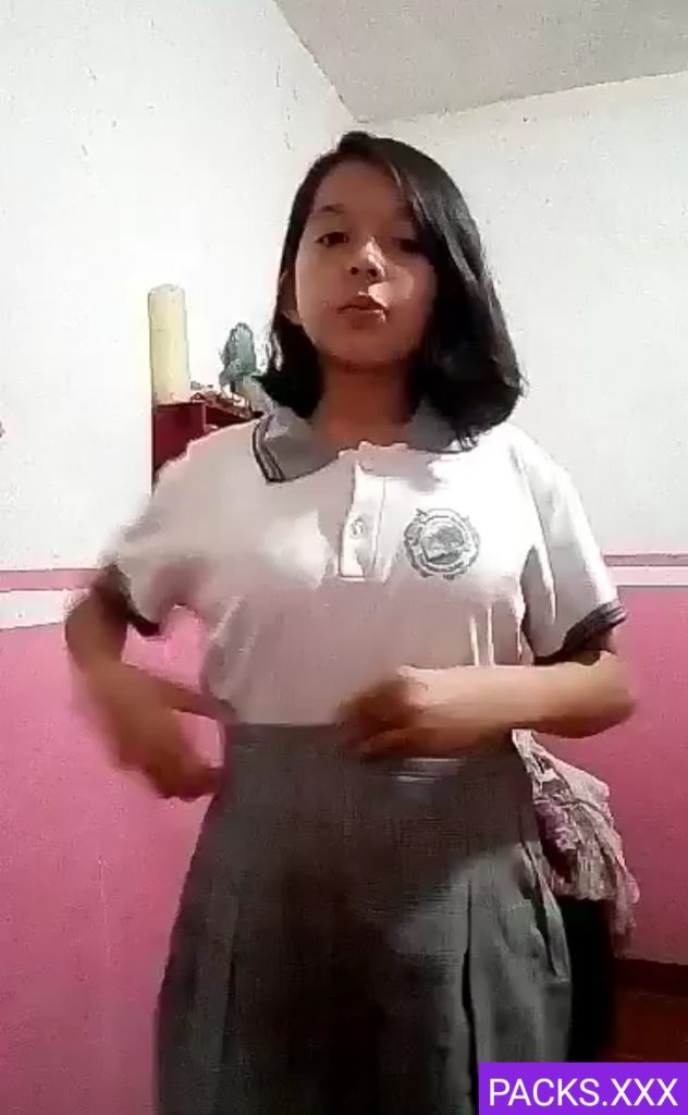 Colegiala pendejita pasa vídeo desnuda 1