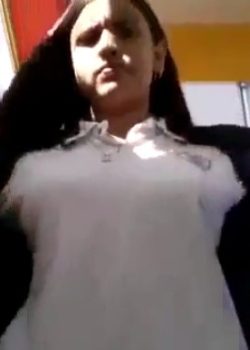 Colegiala blanquita se desnuda en la escuela 7