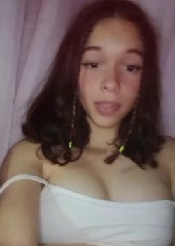 Linda adolescente blanquita de ricas tetas 9