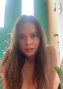 Colegiala bonita se pone a cabalgar En el dildo 6