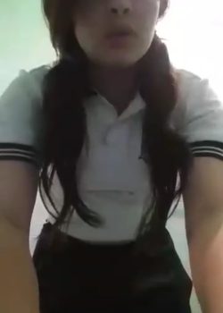 Colegiala tiene su primer novio y manda pack 8