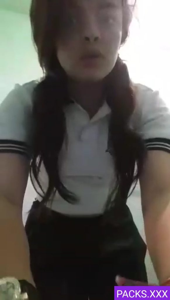 Colegiala tiene su primer novio y manda pack 1