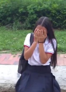 Colegiala con el corazón destrozado 4