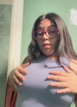 Nena Tetona De Lentes + Vídeo 6