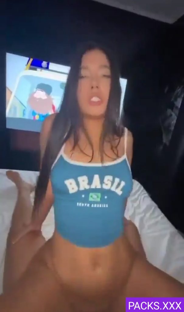 Jovencita Morena cosha muy rico 1