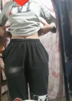 Estudiante anónima de buen culote + vídeo dándose dedo 2