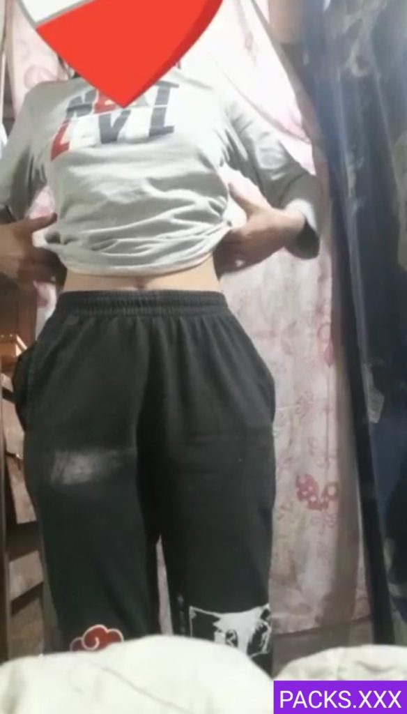 Estudiante anónima de buen culote + vídeo dándose dedo 1