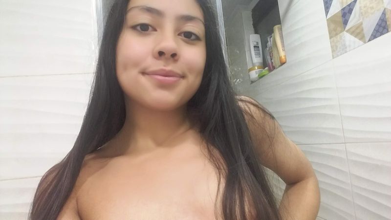 Mina Flaquita Muestra Las Tetitas Por Chat 1