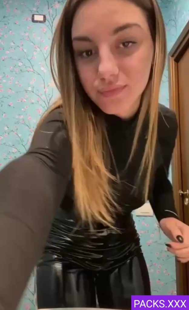 Jovencita Rubia Preciosa + Vídeo Masturbandose 1