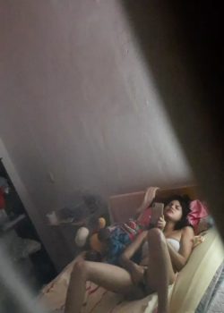 La santa de mi prima masturbándose 7