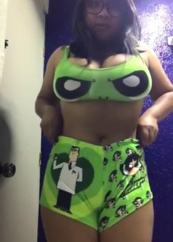 Madre soltera mostrando Las chichotas 3