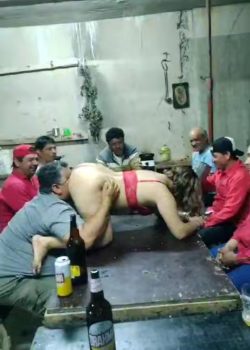 La putita de todos luego de unos tragos 4