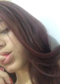 Minita Traviesa Se Masturba Full Con Un Desodorante & Más 2