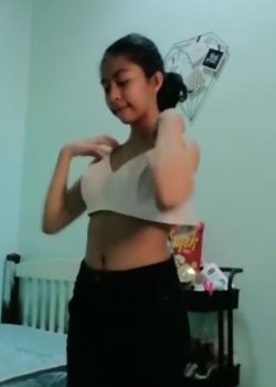 Estudiante Flaquita Bien Cachonda + Vídeo Desnuda 7
