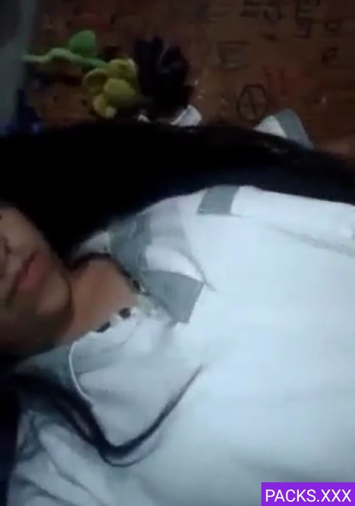 Rica Colegiala Se Saca El Uniforme Y Se Da Full Dedos 1