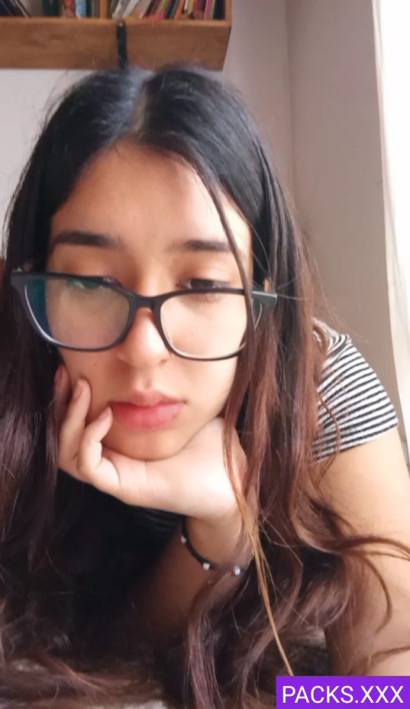 Nerd Culonsita & Caliente + 20 Minutos 1