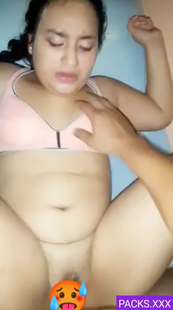 La típica Gordita Que Reparte Panocha A Sus Amigos 1