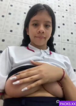 Divina Estudiante Culona - Tetona Masturbándose 7