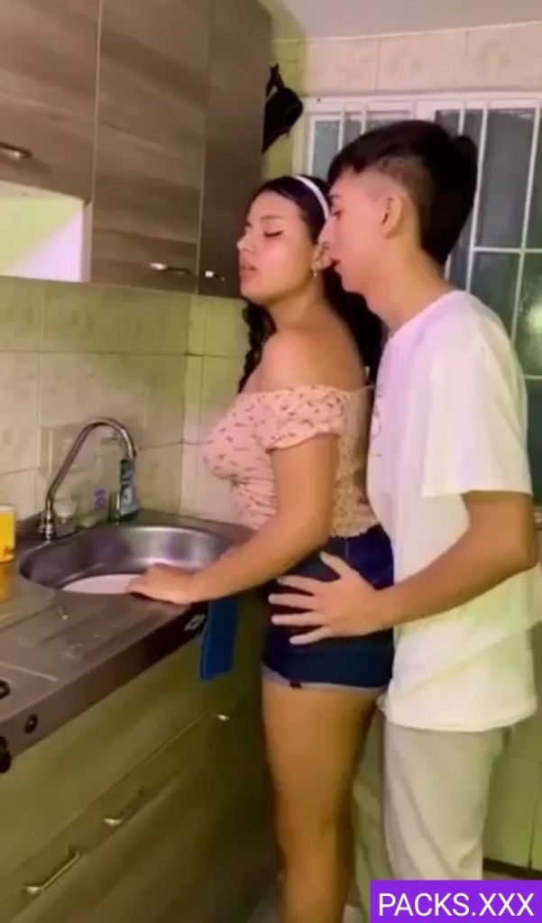 Jovencita Amateur En Cine Del Bueno 1