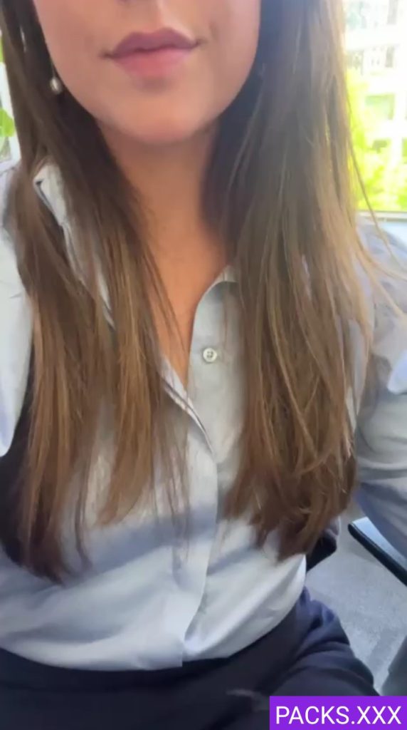 Divina Estudiante Nalgona Muestra Su Panochita Rosada 1