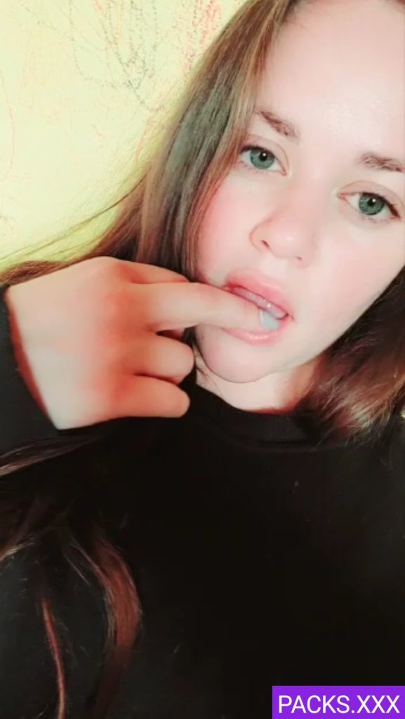 Jovencita Rubia De Panochita Bien Rosada Y Mojadita 1