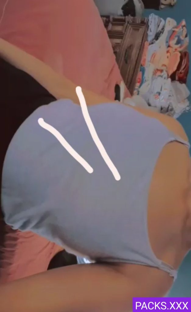 Colegiala Se Hace El Panty De Lado & Se Masturba 1