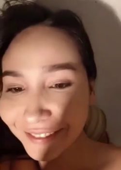Minita De Lindos Ojos Masturbándose Full + 8 Minutos 4
