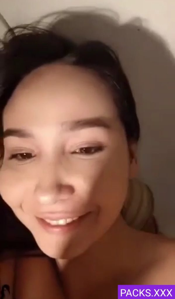Minita De Lindos Ojos Masturbándose Full + 8 Minutos 1