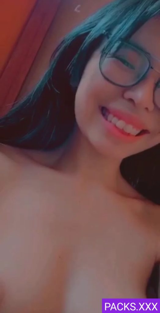 Pendejita De Tetas Pequeñas+ Vídeo Imperdible 1