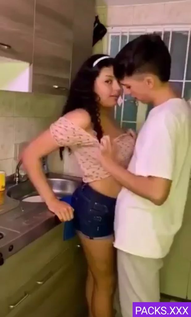 Me dejan Con mi hermanastra y pasa lo mejor 1