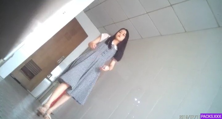 Espiando a mis compañeras En el cole 1