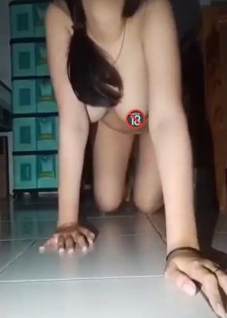 Minita Deliciosa Se Desnuda Y Toca En 4 + Vídeo full 5