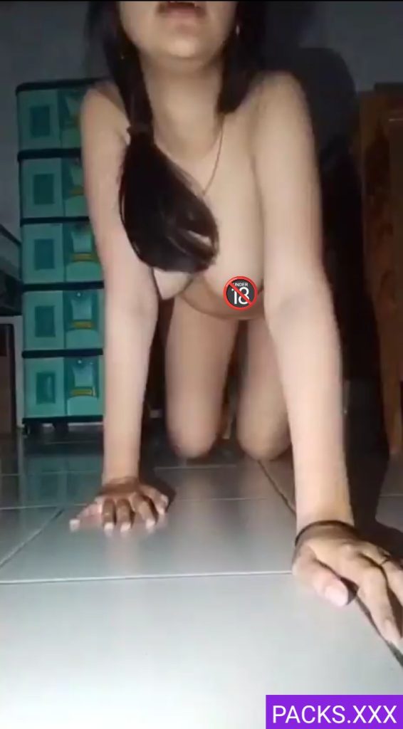 Minita Deliciosa Se Desnuda Y Toca En 4 + Vídeo full 1