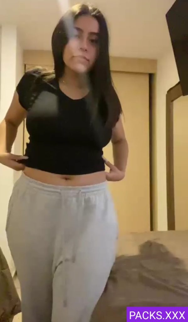 Linda y deliciosa chava nalgona + Vídeo Desnuda 1