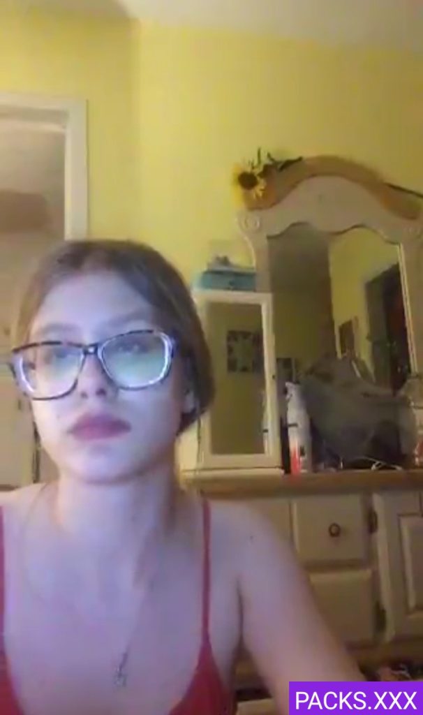 Minita Traviesa Lo Muestra Todo En Vivo 1