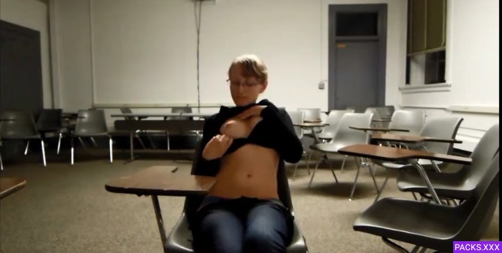 Divina Jovencita Se Masturba En La Uni 1