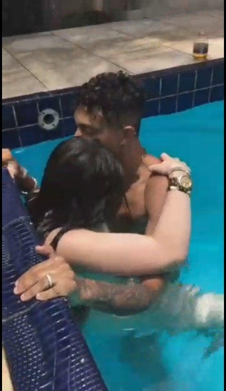 Se coge a la morra en la piscina+ Videos 1