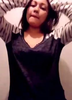 Morrita Tetona Se Deja Ver En Vídeo Desnudita 5