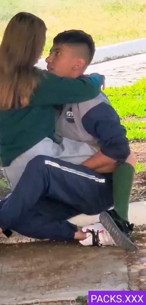 Pillados cogiendo en el colegio 1