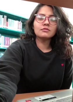 Rica Estudiante Tetona Se Desnuda En La Biblioteca 9