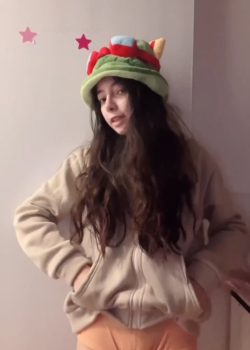 Flaquita De Tetas Pequeñas Y Ricas 3