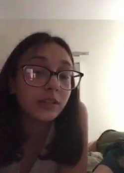 Flaquita De La Universidad Se Desnuda Con Su Amiga 1