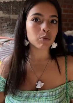 Linda Jovencita Chichona Le Paga Al Albañil Con Cuerpo 9